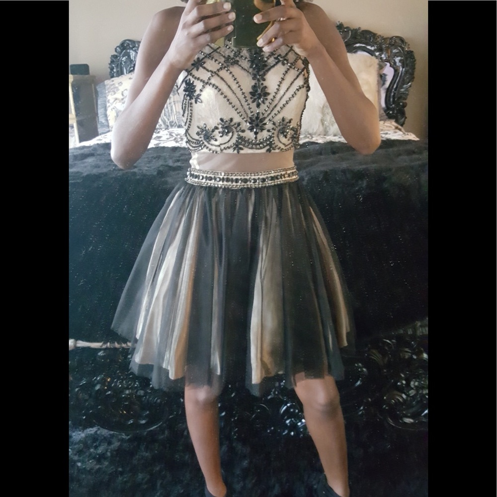 Black and nude color dress by Cinderella. - Picture 2 of 9